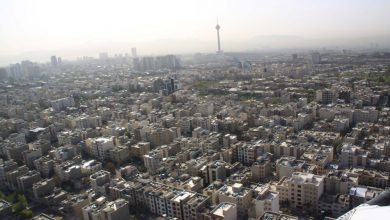 برج میلاد از دور با آلودگی شهر